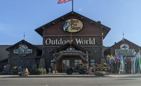 Bass Pro Shops/Cabela’s Boating Center
