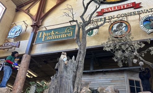 Bass Pro Shops/Cabela’s Boating Center