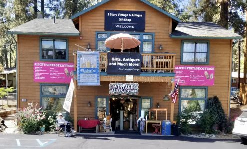 Alice's Vintage Cottage 1255 Apple Ave, Wrightwood California 92397