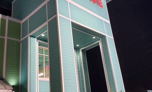 Surf Style 113: Surf, Swimwear, Sporting Goods in Destin