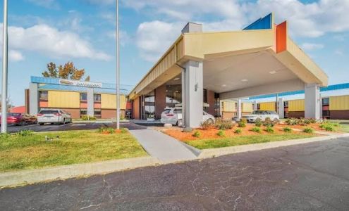 Baymont by Wyndham Muncie Near Ball State University