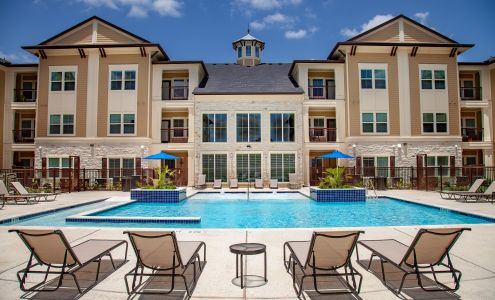 Hamilton Crossing Senior Living 55+ Apartments