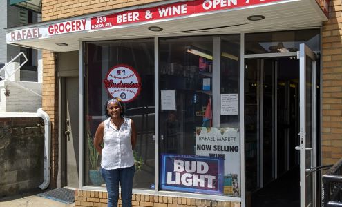 Rafael Grocery