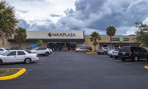 MAX PLAZA