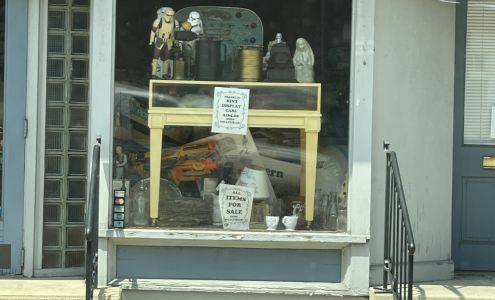 Don's Collectibles 13 E Main St, Strasburg Pennsylvania 17579