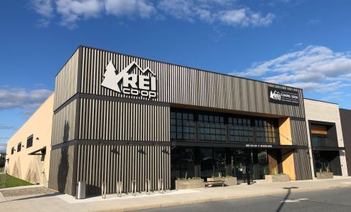 REI