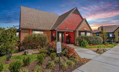 Leawood at State Line Apartments