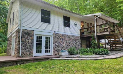 Coldwell Banker Armstrong-Davis Realty, Laura Rusmisell, Broker