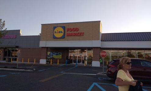 Lidl West Babylon