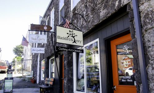 blackbird + ivory (TM) White Salmon