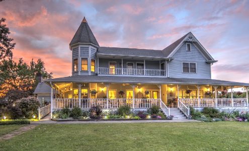 Blue Mountain Mist Country Inn and Cottages