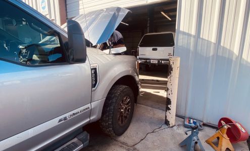 Manzo's Garage Winnemucca