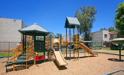 Lakehouse Apartments