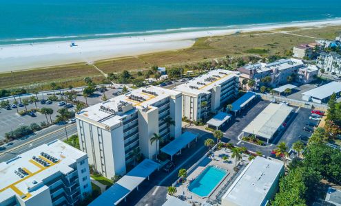 Crescent Royale Condominiums