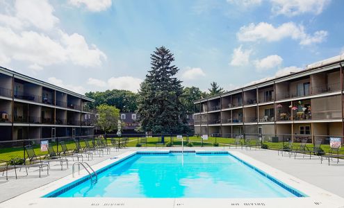 Lake Forest Apartments