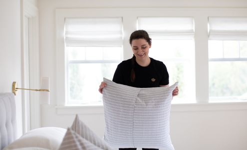 Sparkling Palaces 2937 E Burnside St, Portland Oregon 97214