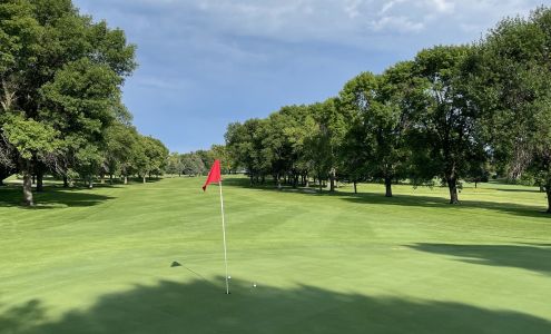 Minn Iowa Golf Course 2346 US-169, Elmore Minnesota 56027