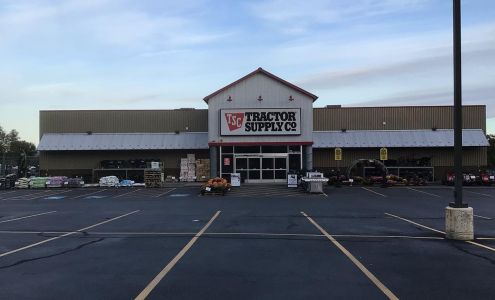 Tractor Supply Calais