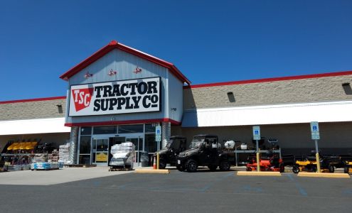 Tractor Supply Raton
