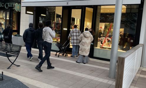 CHANEL Fragrance & Beauty