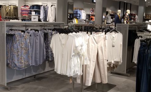 H&M Waterloo