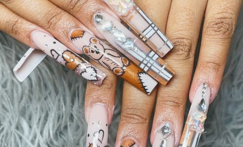 8001 (Royal) Nails & Spa