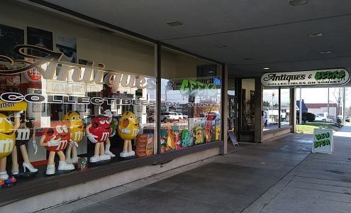 Antiques & Geeks Collectibles on Sunset