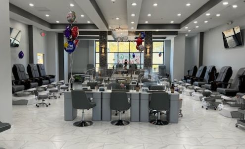 Ooh! U’ve Got Nails