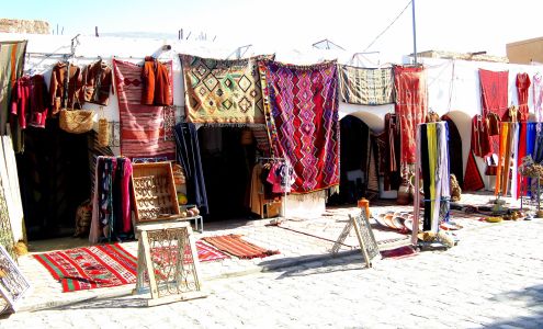 Esmaili Rugs & Antiques