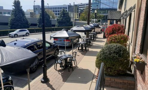 Daniel's Restaurant & Cocktail Bar