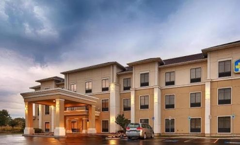 La Quinta Inn & Suites by Wyndham Lackawanna