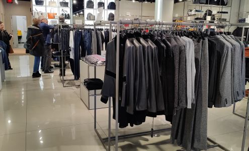 Armani Outlet Tanger Center Riverhead
