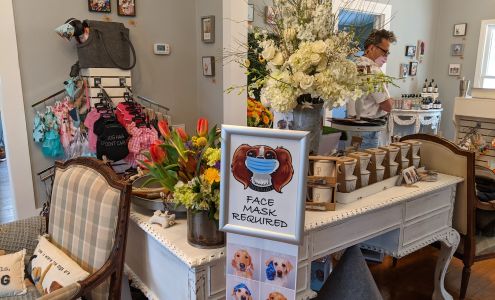 Peyton's Place Dog Boutique & Salon 520 High St, Comfort Texas 78013