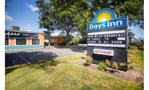 Days Inn by Wyndham Hicksville Long Island