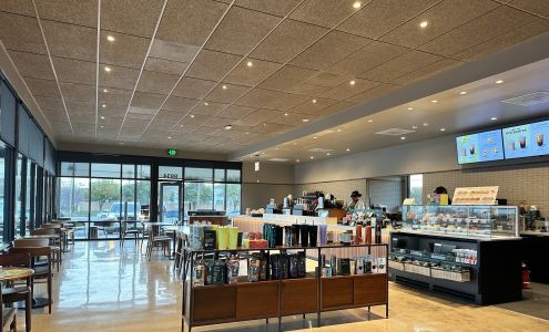 Pup Town Spaw: Self wash and pet grooming