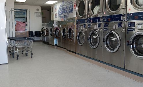 So Clean So Fresh Laundromat 4401, suite 8,Rosamond blvd!, W Rosamond Blvd, Rosamond California 93560