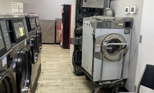 Lynn Haven Dry Cleaners/Tina's Gig