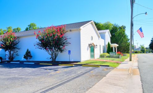 Currie Funeral Home 116 E Church St, Kilmarnock Virginia 22482