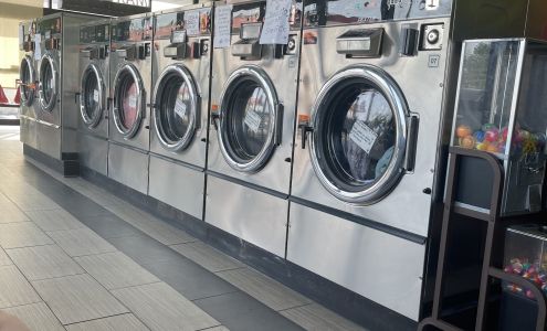 Max Wash Washateria Laundry Laundromat