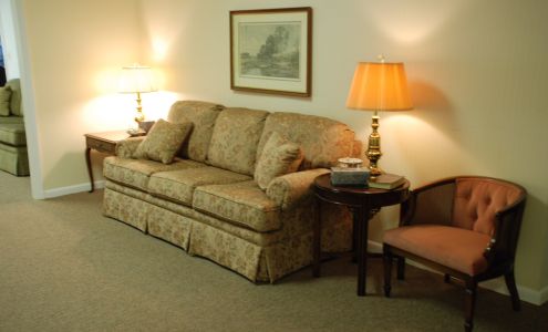 Lunn's Colonial Funeral Home