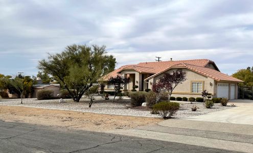 Royal Lawn Maintenance