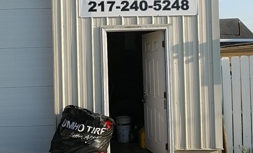 Effingham Tire Monkeys