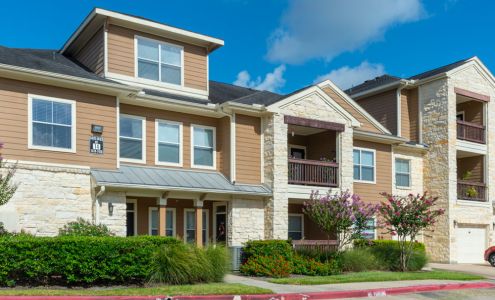 Oak Park Trails Apartments in Katy