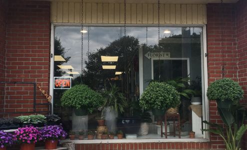 Pete’s Potting Shed 89 S Euclid Ave, Montauk New York 11954