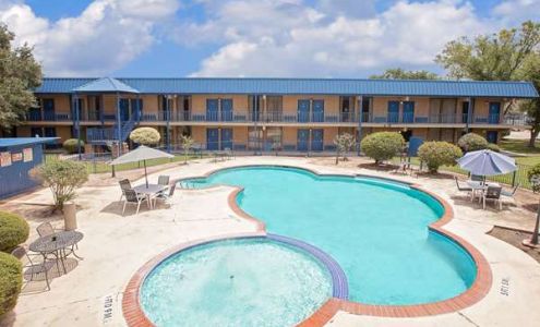 Days Inn by Wyndham Bay City