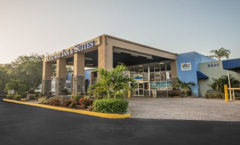 Rodeway Inn & Suites Fort Lauderdale Airport & Port Everglades Cruise Port Hotel