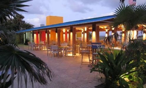 Colony Hotel & Cabana Club