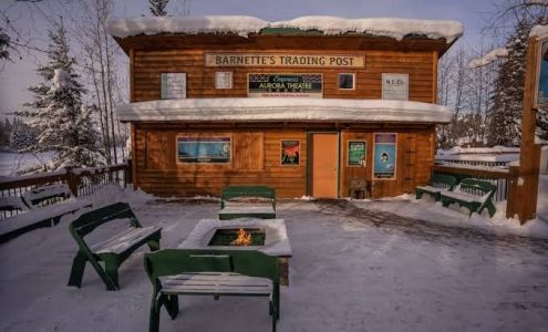 Pike's Waterfront Lodge