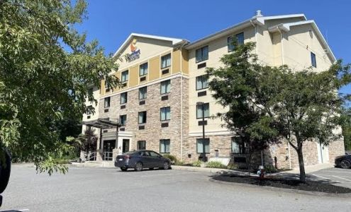 Comfort Inn & Suites Brattleboro I-91