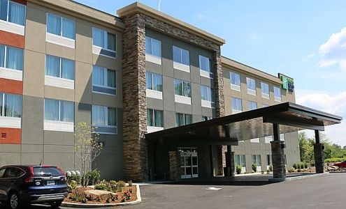 Holiday Inn Express & Suites Hendersonville SE - Flat Rock, an IHG Hotel
